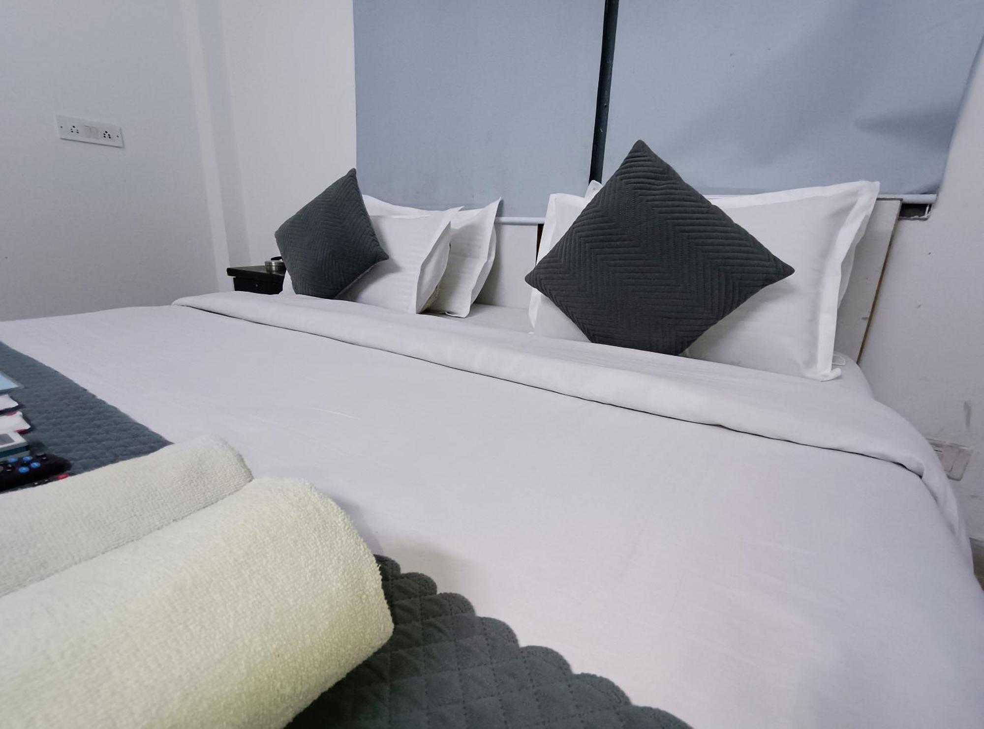 Hotel Hauz Khas Fort View Nuova Delhi Esterno foto